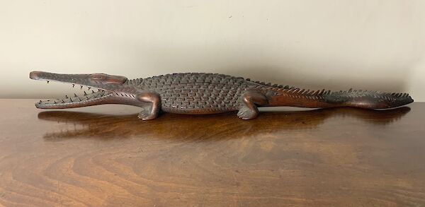 An oceanic art crocodile