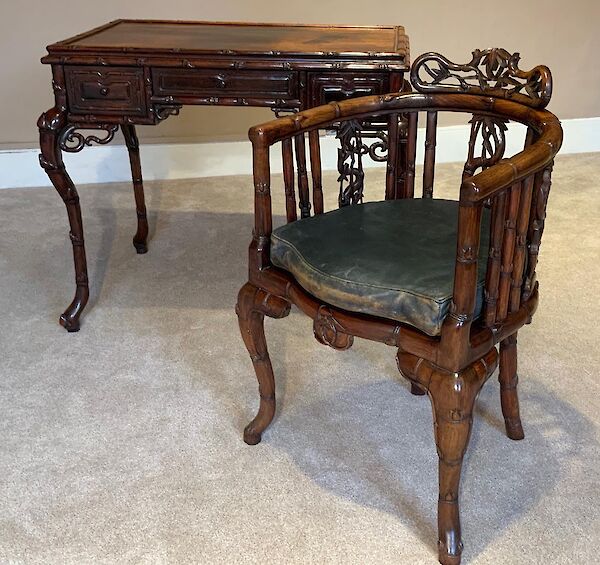 Writing desk and chair en-suite