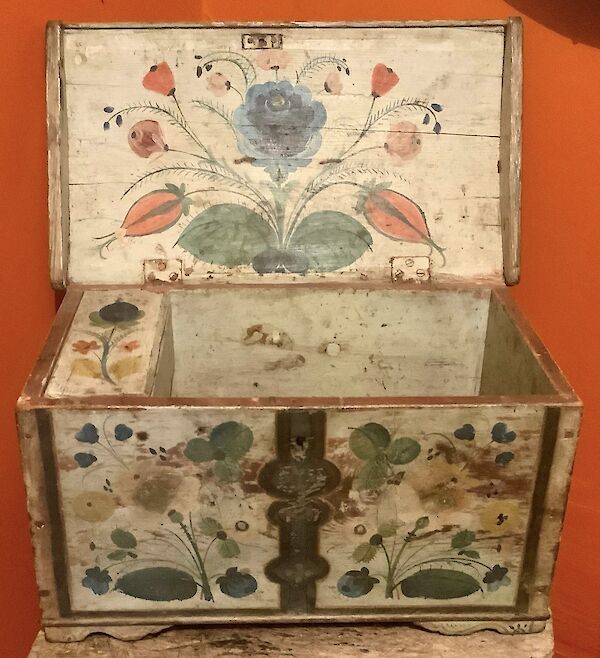 Pennsylvania Dutch/ German painted box