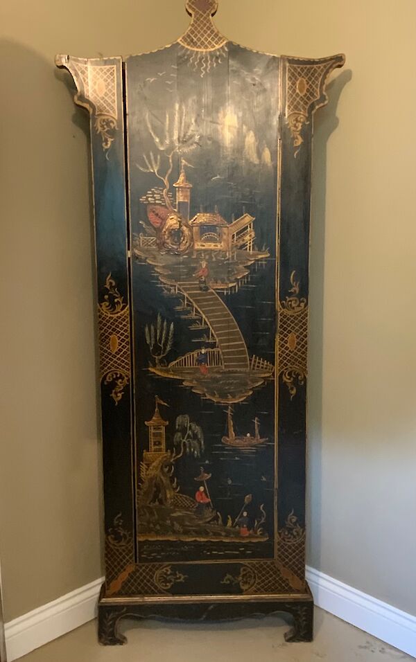 A chinoiserie decorated floor standing corner cabinet